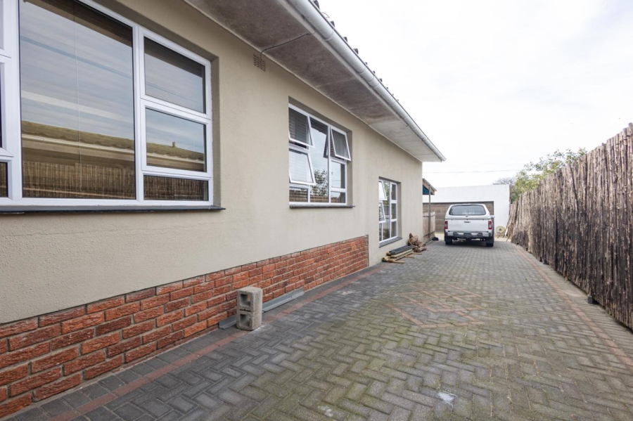 4 Bedroom Property for Sale in Windsor Park Western Cape